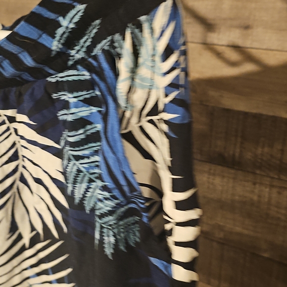 Tropical Pattern Shorts - Picture 4 of 9